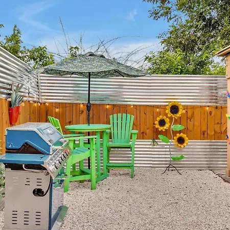 The Coco House/Lone Star Dist/Jacuzzi/Golf Cart Villa